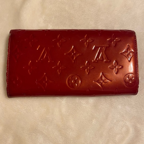 Authentic Louis Vuitton Vernis Sarah wallet. With COA - Picture 3 of 16